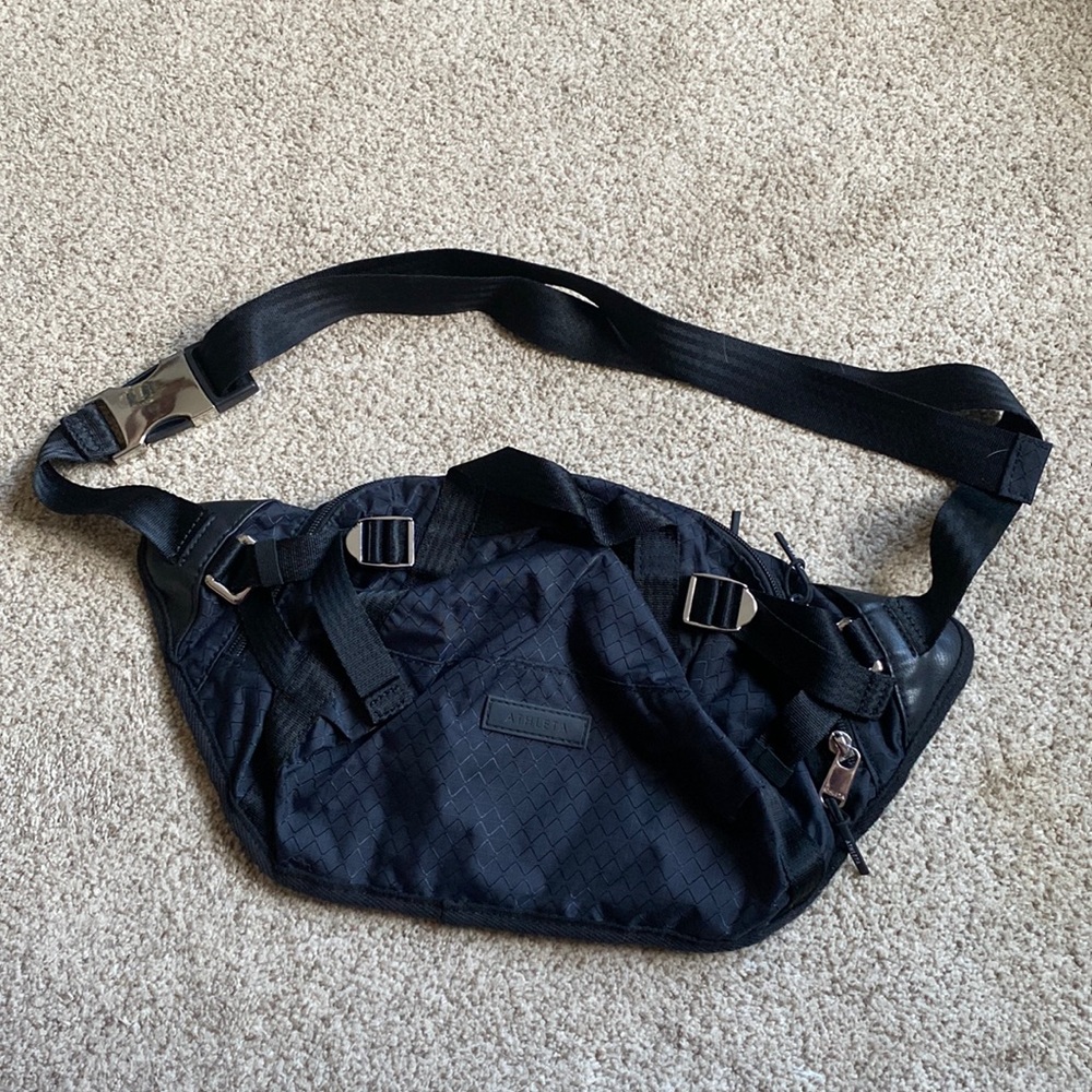Athleta women’s excursion belt/crossbody bag